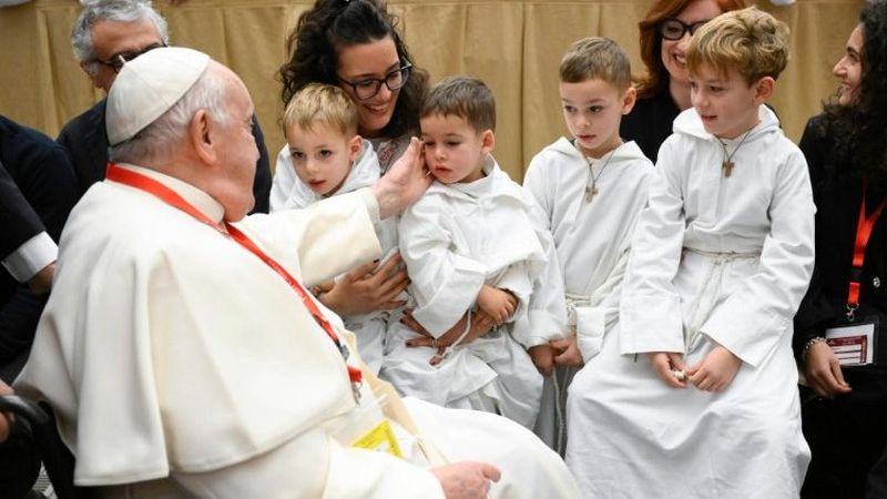 Papa: Pjevajući molimo riječima i glazbom, srcem i glasom