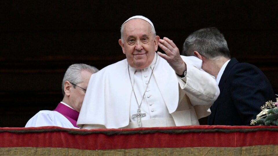 Papa: Neka Božić donese mir u naš svijet i neka tugu pretvori u radost – Vatican News