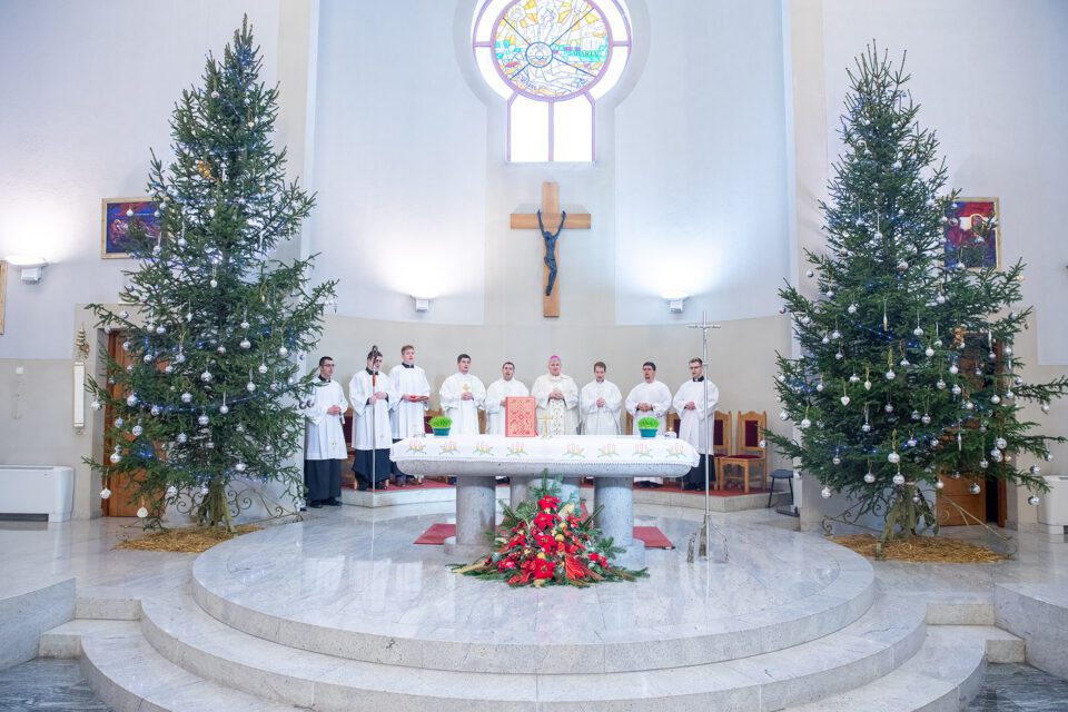 Božićno slavlje u bazilici sv. Kvirina – Sisačka biskupija