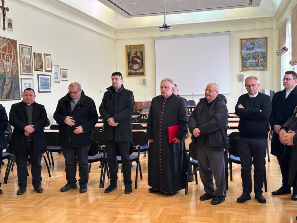 Božićno čestitanje svećenika biskupu Vjekoslavu