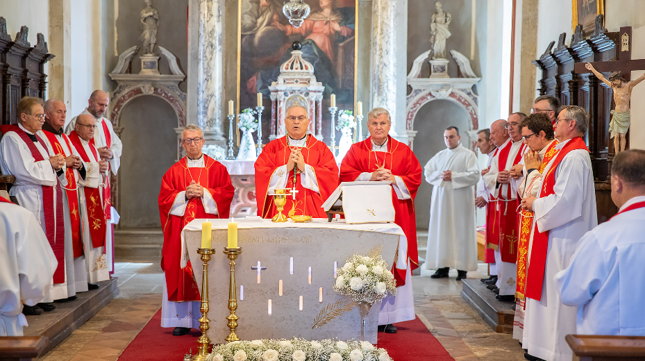 Svećenici Sisačke biskupije hodočastili Putovima bl. Miroslava Bulešića
