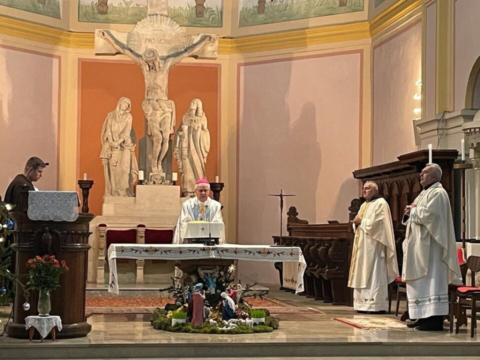 Biskup Komarica predslavio mise u banjolučkim župnim crkvama na kraju i početku nove godine