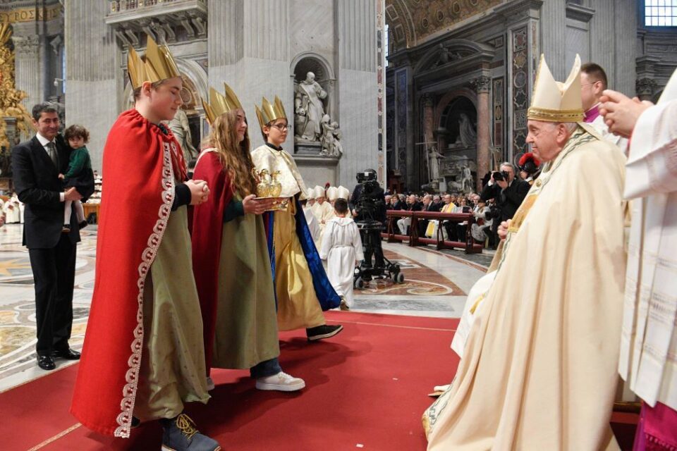 Crkva i svijet moraju ‘poštivati, braniti, cijeniti’ žene, kaže papa Franjo