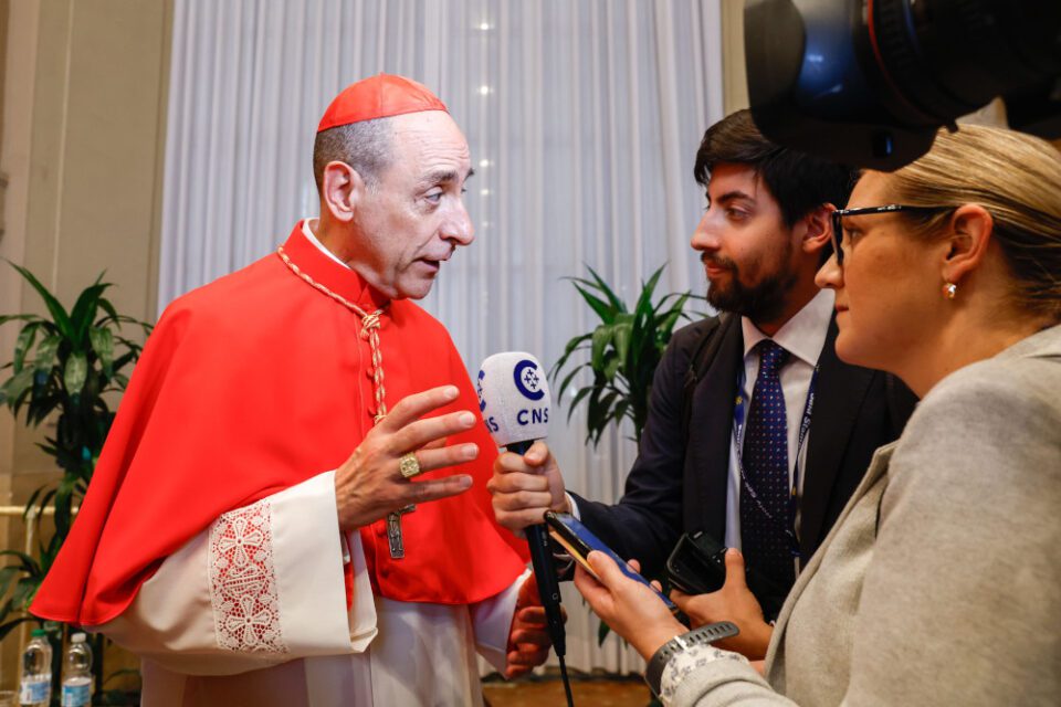 Kardinal kaže da Vatikan ne ide prema prihvaćanju homoseksualnih brakova