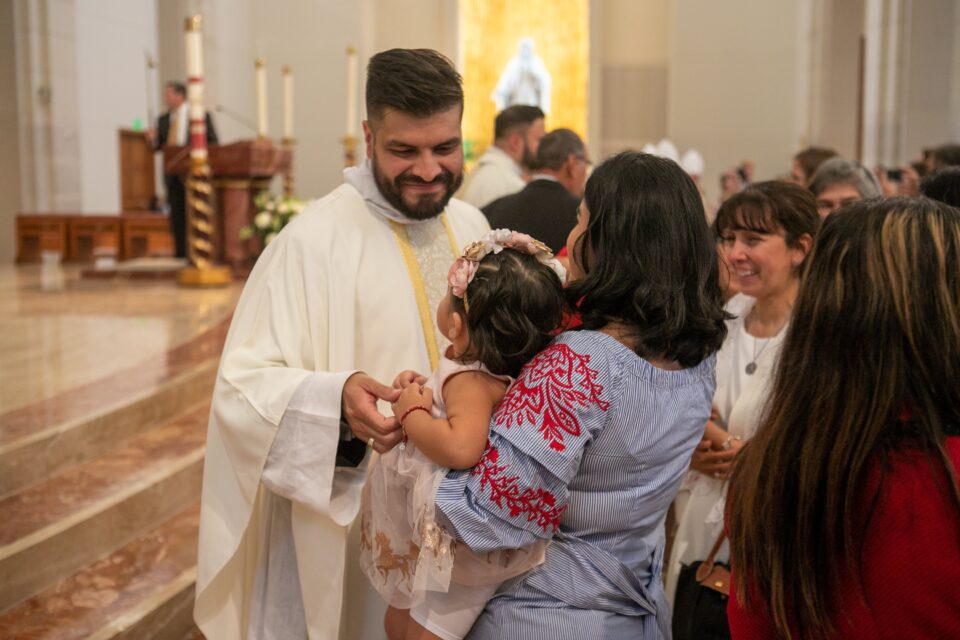 Samohrane majke se potiču na pristup sakramentima, kaže Vatikan