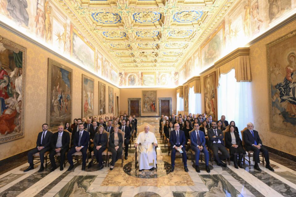 Razborito korištenje vatikanskih financija ključno je za misiju, kaže papa