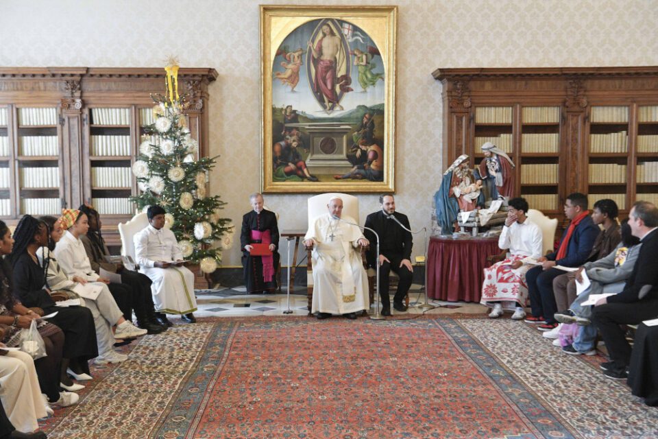 Papa poručuje mladima da siju mir na periferijama