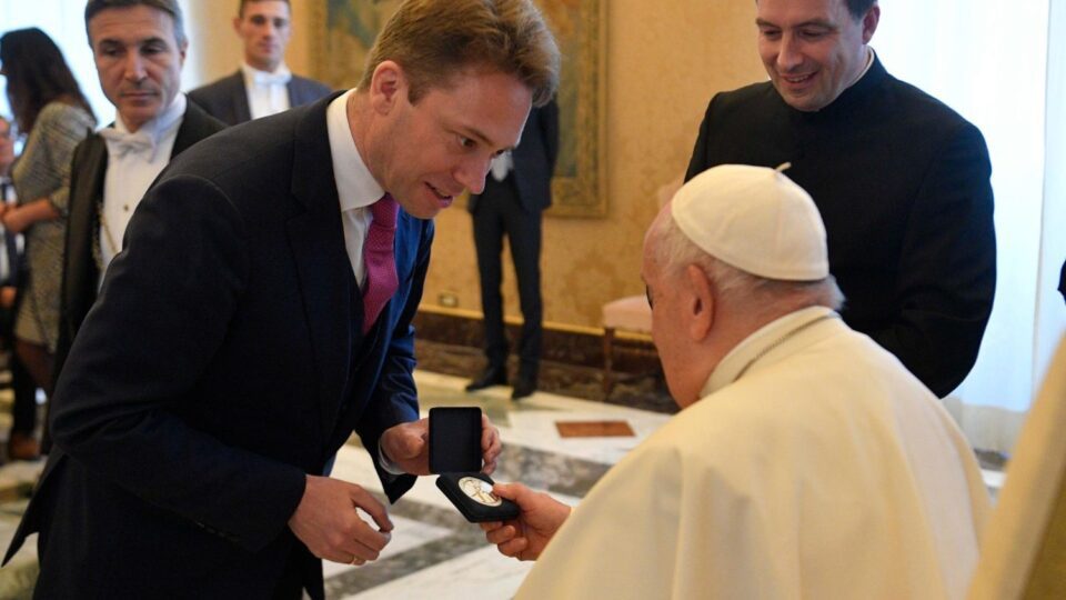 Papa: Komunikacija mora biti “ljubazna i proročanska” da bi se razoružao sukob – Vatican News