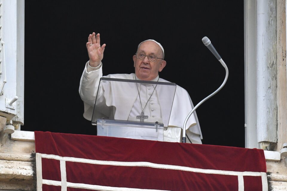 Papa Franjo: Ako ne znate datum svog krštenja, potražite ga