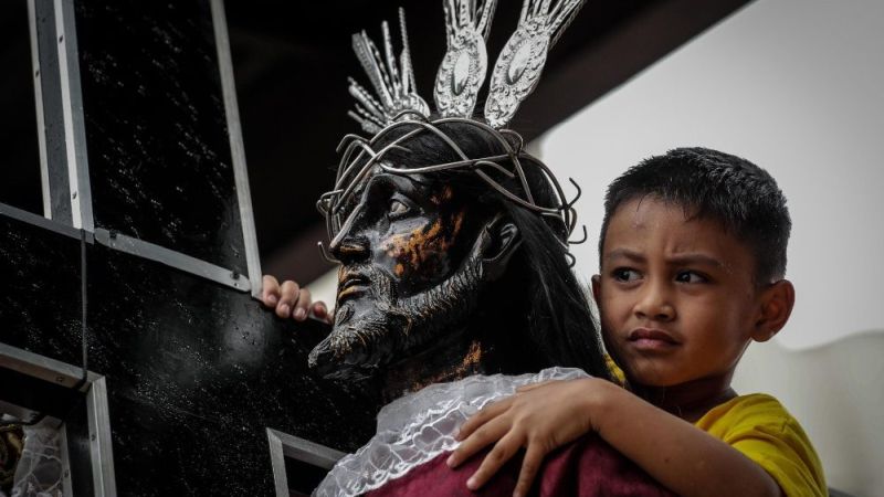 Milijuni vjernika na Filipinima u procesiji časte “Crnog Nazarećanina”