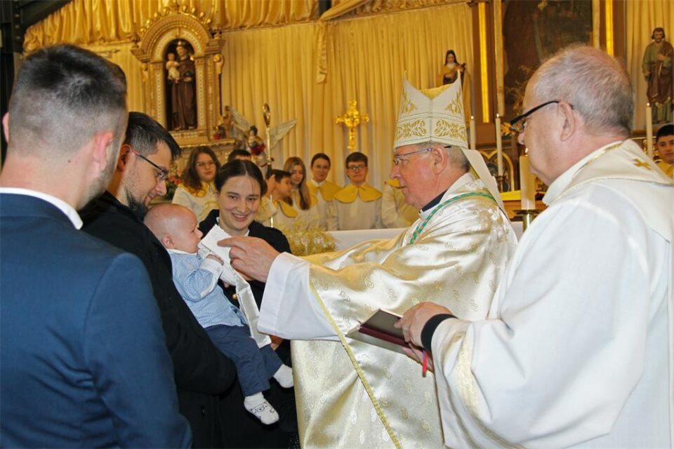 Biskup Gorski krstio peto dijete obitelji Hadjić