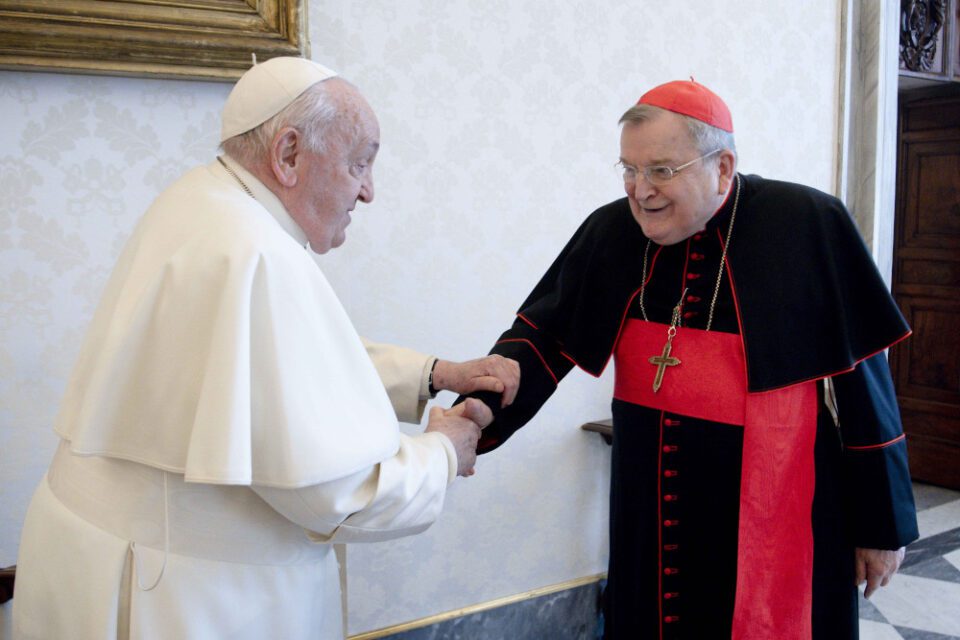 Papa Franjo sastaje se s američkim kardinalom Burkeom, otprilike mjesec dana nakon što mu je prestala primati plaću u Vatikanu