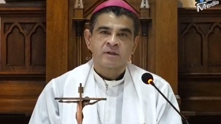 Nikaragva: Biskupi Álvarez i Mora te drugi svećenici oslobođeni
