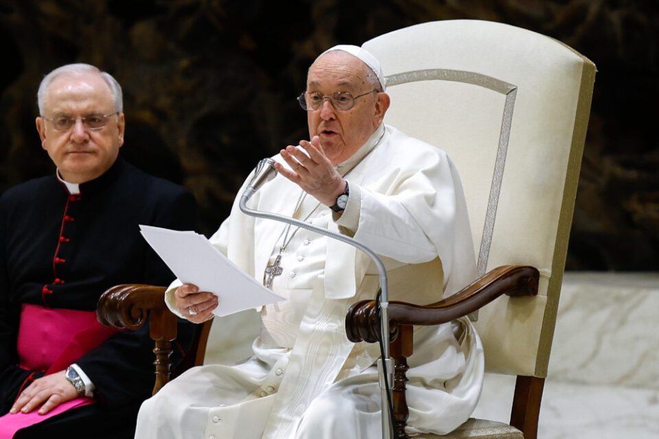 Požuda, pornografija truju Božje darove seksualnosti, ljubavi, kaže Papa