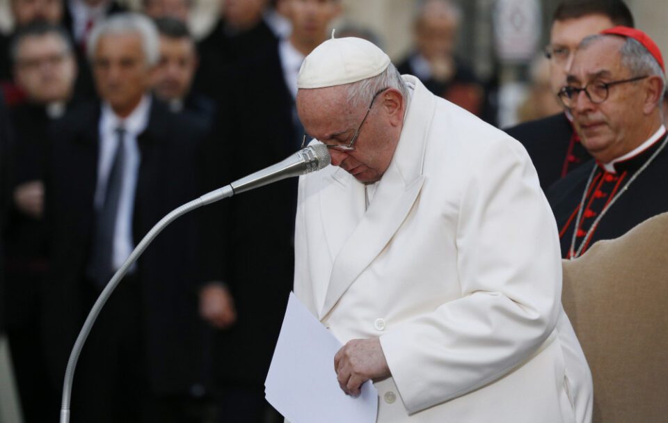 Društveni mediji u plamenu: Papa na meti jer nije propovijedao vatru i sumpor