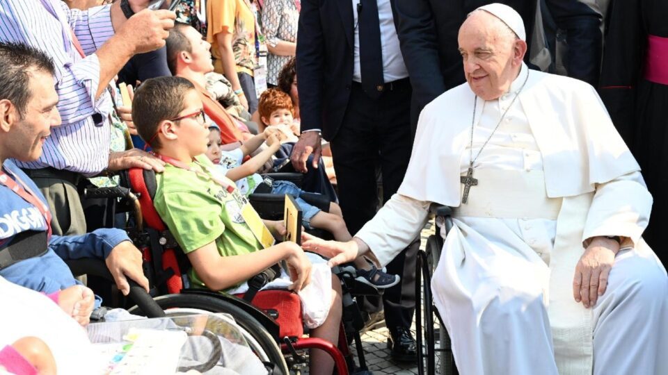 Papa Franjo poziva na globalnu jednakost u zdravstvu