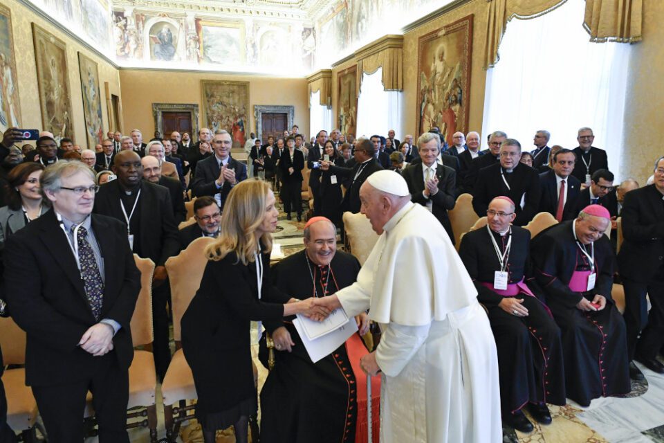 Papa kaže da katolička sveučilišta moraju biti više od posla