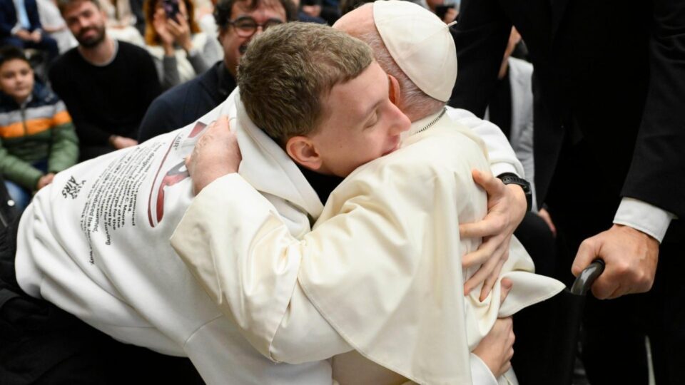 Papa lansira novi YOUCAT: ‘Krist je lozinka za radostan život’