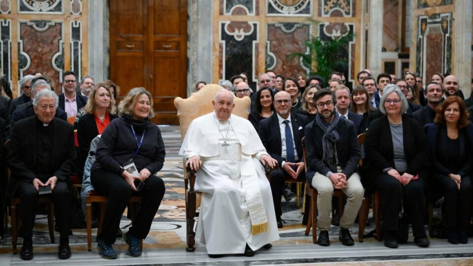 Papa novinarima akreditiranim u Vatikanu: ‘Volite čovječanstvo, naučite se poniznosti’