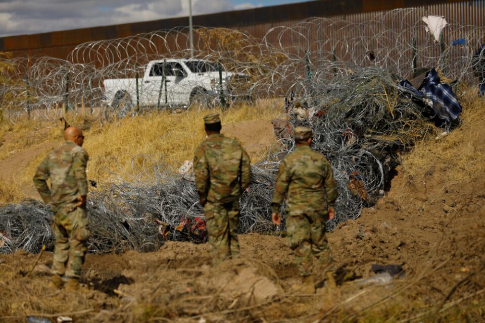Visoki sud dopušta graničnoj patroli da ukloni žilet-žicu Texas postavljenu na granici