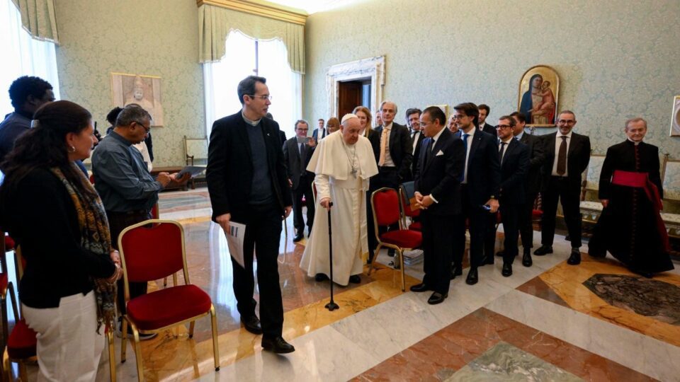 Papa: Molitva daje smisao apostolatu