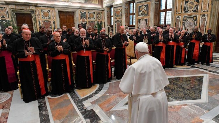 Papa: Blagoslivljati osobe, a ne zajednicu