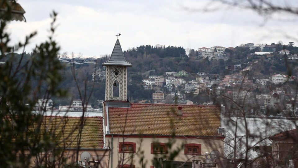 Papa osudio napad na Katoličku crkvu u Istanbulu – Vatican News