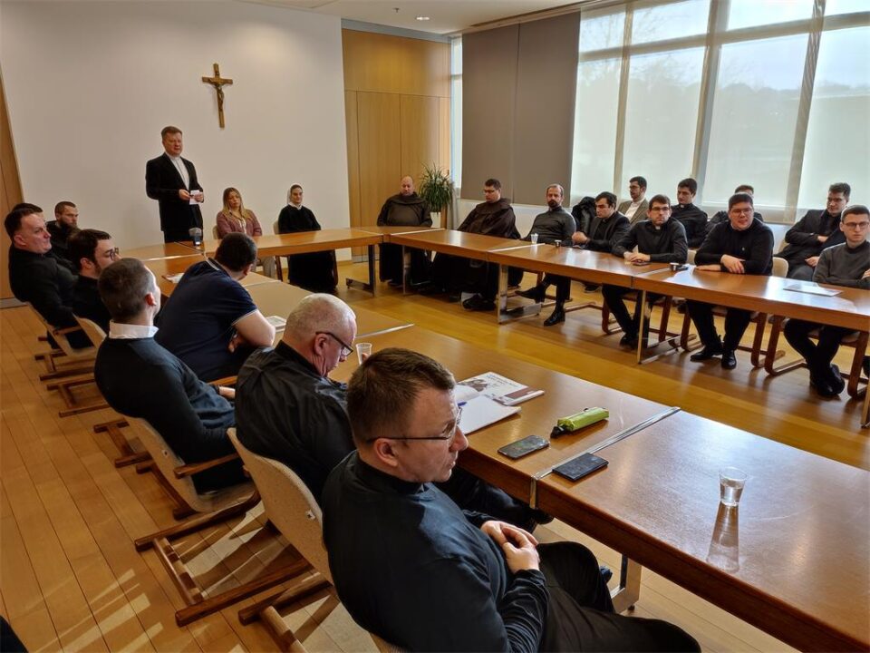 Posjet polaznika Đakonske pastoralne godine Hrvatskoj biskupskoj konferenciji