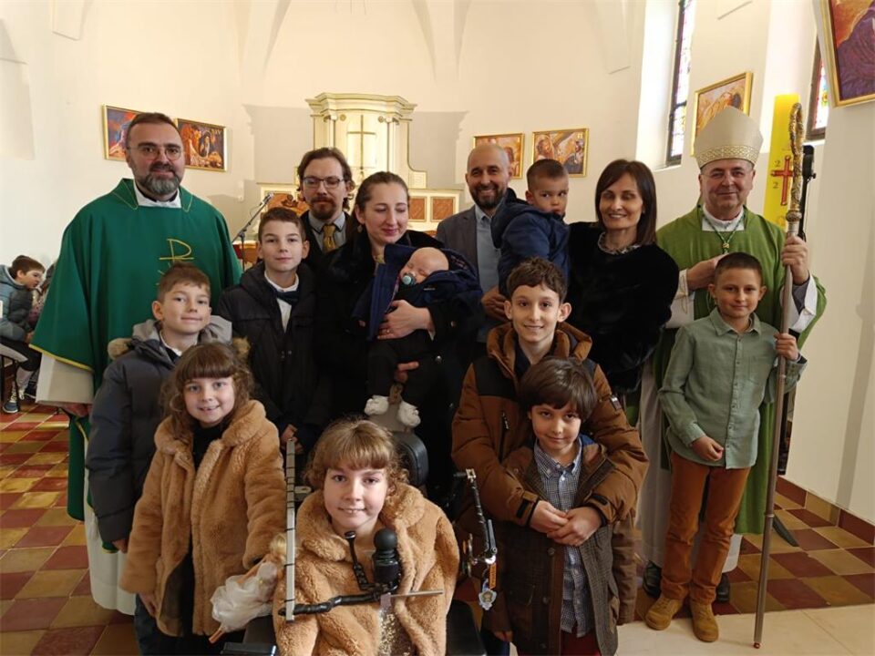 Biskup Šaško krstio peto dijete obitelji Delija
