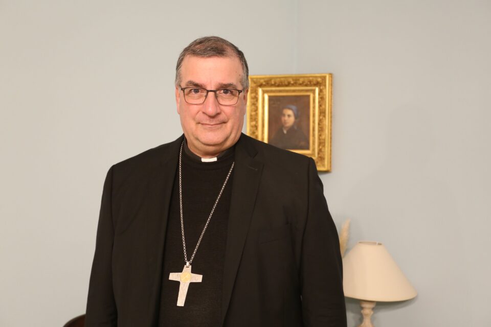Ekskluzivno: Lurdski biskup nada se do proljeća donijeti odluku o Rupnikovim mozaicima