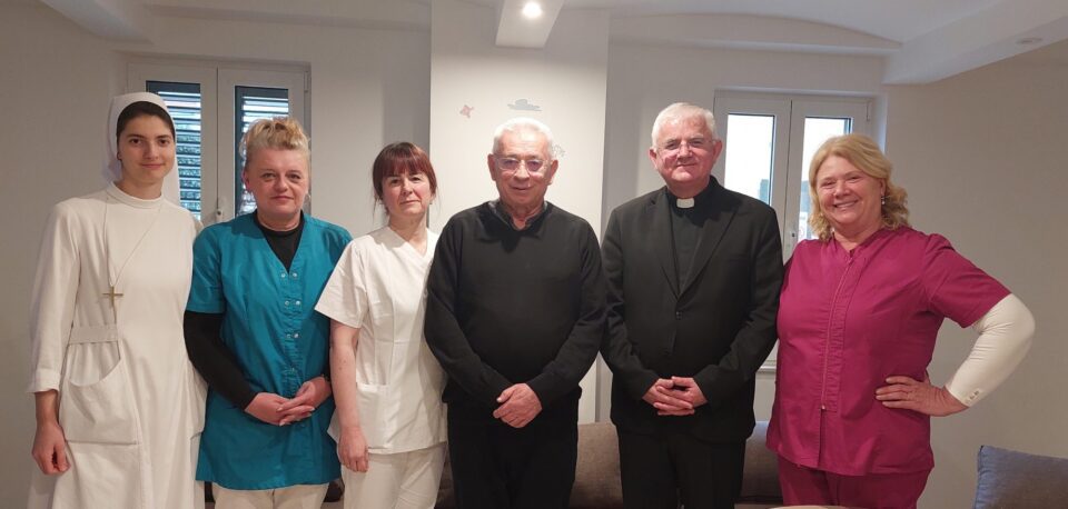 Riječki nadbiskupi posjetili Cjelodnevni boravak Doma za dementne – Riječka nadbiskupija