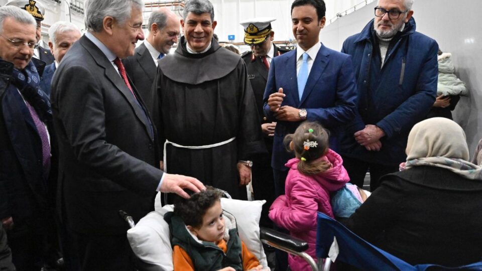 Druga skupina djece iz Gaze stigla je u Italiju na liječenje – Vatican News