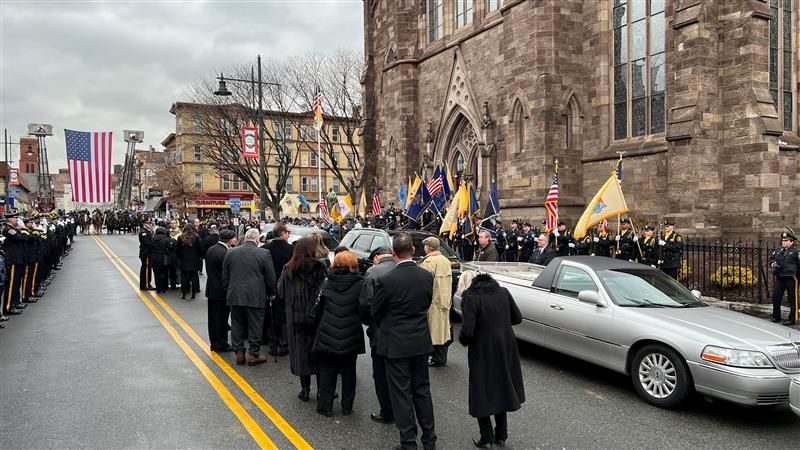 Pogrebna misa šerifa New Jerseyja pokazuje crkveni razvoj pristupa samoubojstvu