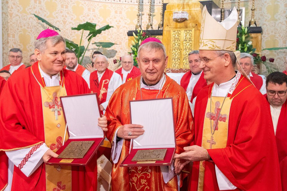 Biskupi Josip Mrzljak i Vlado Košić proslavili 25. obljetnicu biskupskog ređenja – Sisačka biskupija