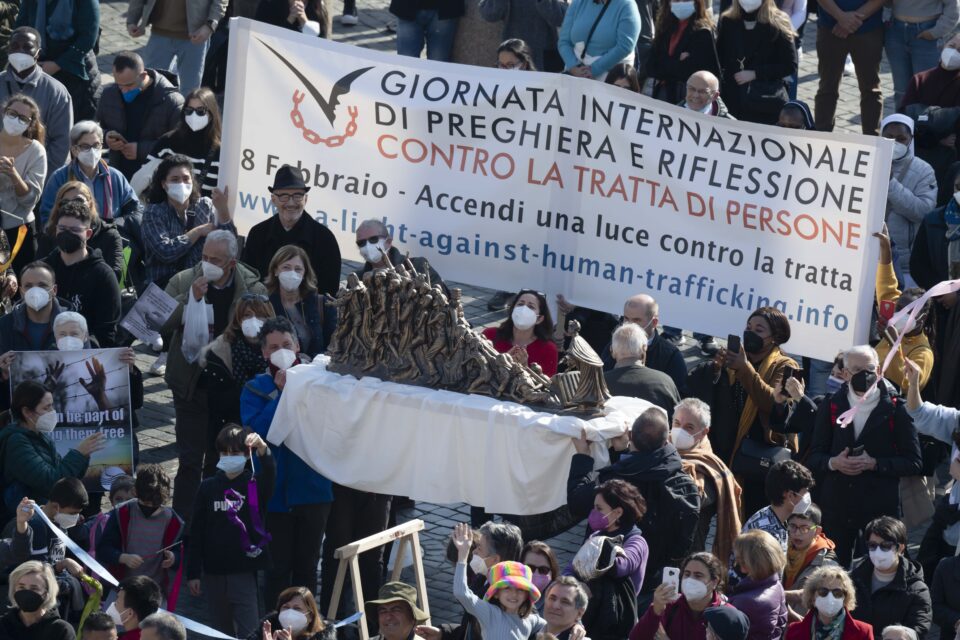 Papa Franjo: ‘Nikada nije kasno poduzeti nešto’ protiv trgovine ljudima