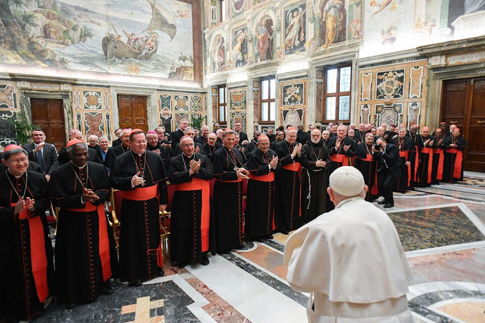 Ne svodite žensku ulogu u crkvi na pitanje službe, kaže papa