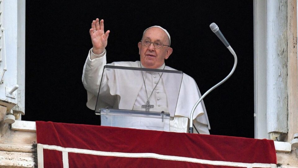 Papa na Angelusu: ‘Doprite patnicima djelima, a ne riječima’ – Vatican News
