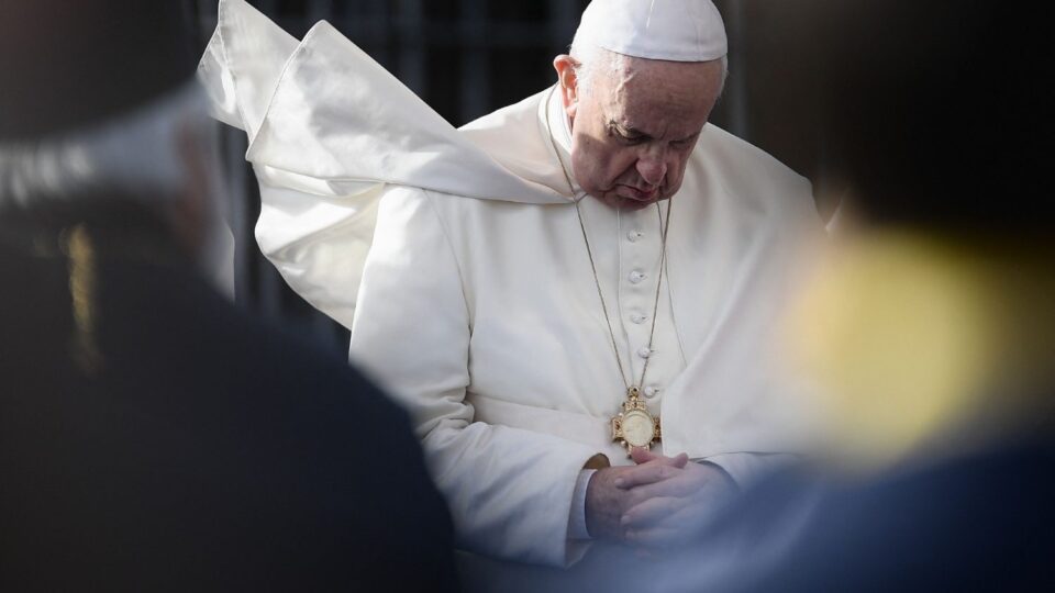 Papin predgovor ‘Prvi pripadati Bogu: na povlačenju s papom Franjom’