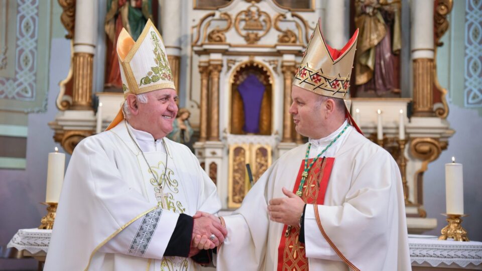 Priopćenje Srijemske biskupije o umirovljenju biskupa Gašparovića i preuzimanju službe biskupa Svaline