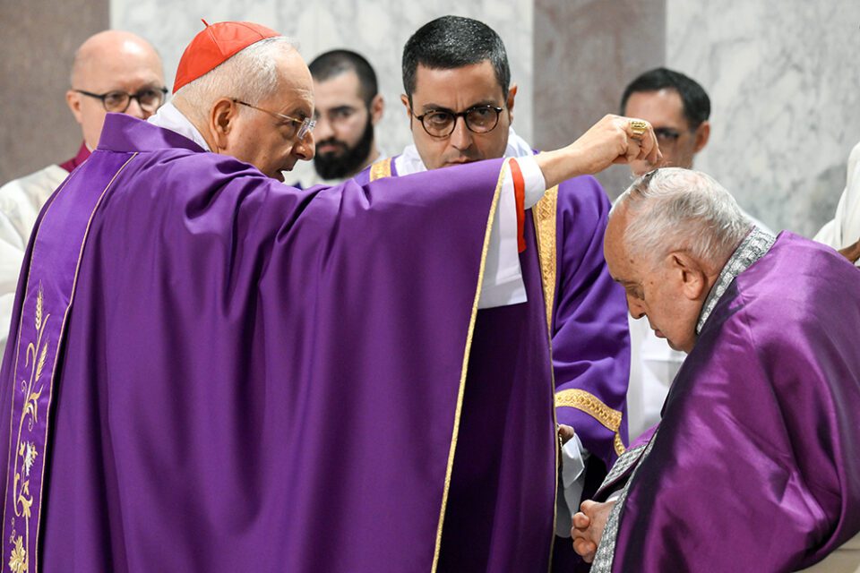 Papa: U korizmi ostavite pojavnost po strani i slušajte Boga