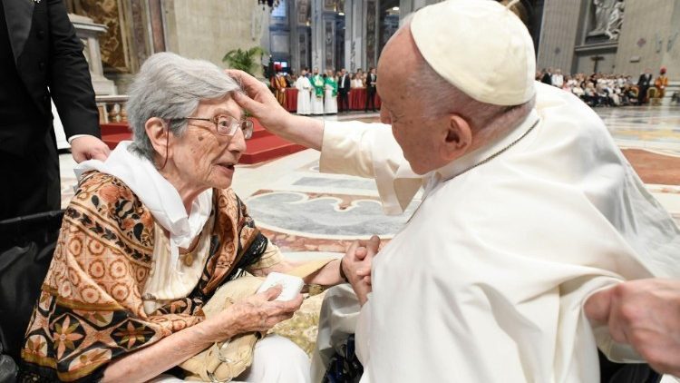 „Usamljenost“ u središtu Papine teme za IV. svjetski dan baka, djedova i starijih osoba