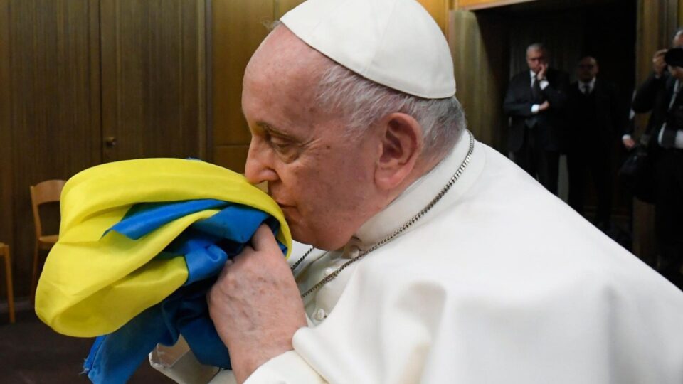 Neumorna molitva pape Franje za mir za “mučeničku Ukrajinu”