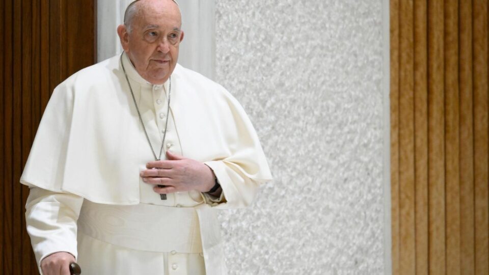 Papa otkazuje audijencije zbog blage gripe