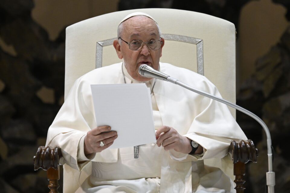 Papa Franjo otkazuje subotnju audijenciju zbog blage gripe, objavio je Vatikan