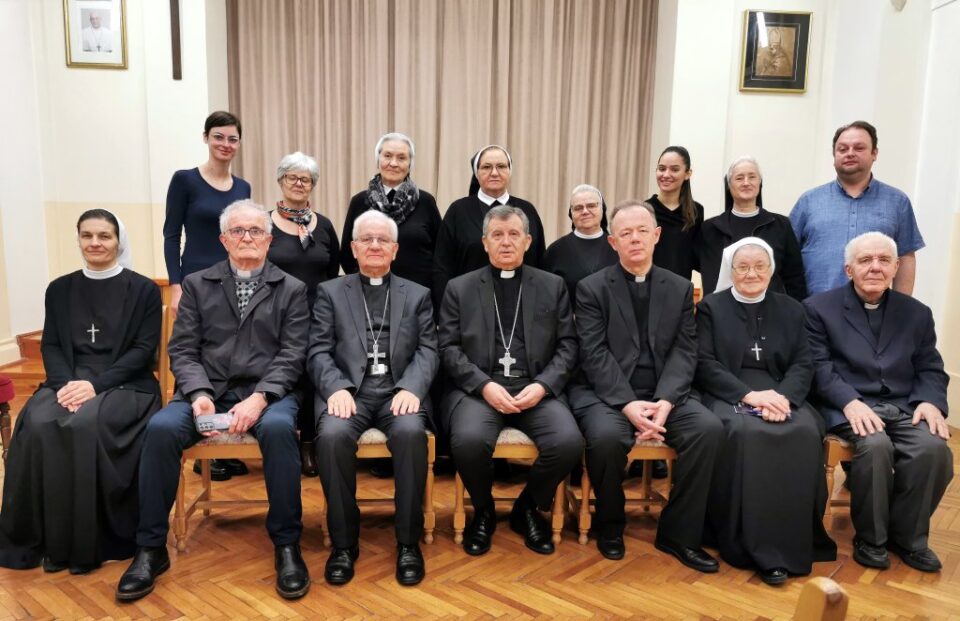 ​​​​​​​Nadbiskup Vukšić i biskup Komarica sudjelovali na susretu animatora liturgijskog pjevanja Vrhbosanske nadbiskupije