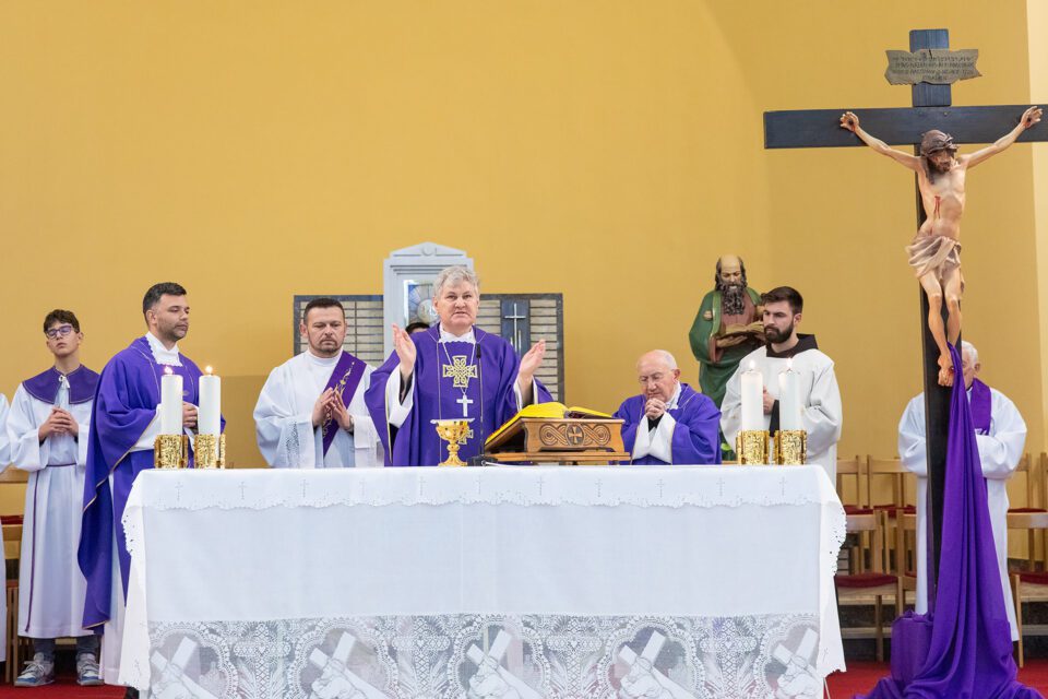 Biskup predvodio misu u Međugorju na završetku duhovnih vježbi za vjeroučitelje i djelatnike – Sisačka biskupija