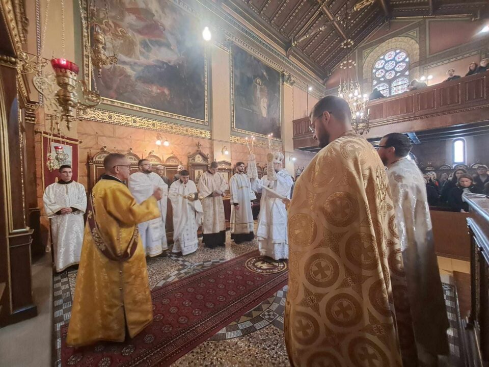 U KONKATEDRALI SLUŽENA LITURGIJA ZA MIR U UKRAJINI O DRUGOJ OBLJETNICI RATA