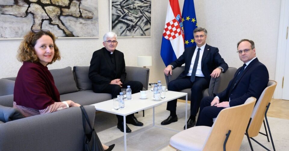 Predsjednik Vlade RH Andrej Plenković primio imenovanog banjolučkog biskupa mons. Željka Majića