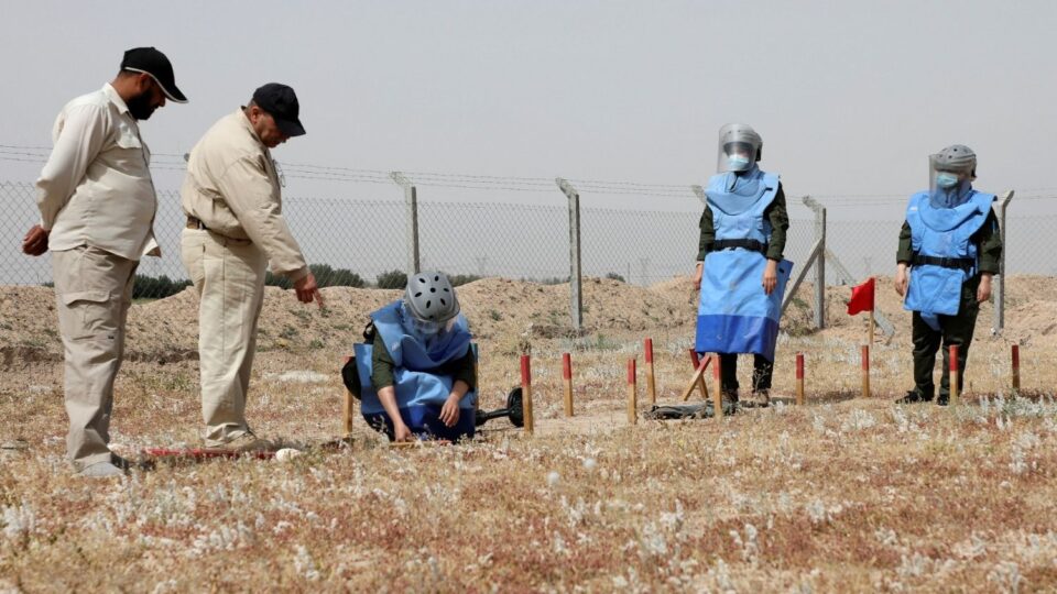 Papa osuđuje korištenje nagaznih mina ‘koje nastavljaju gađati civile i djecu’ – Vatican News