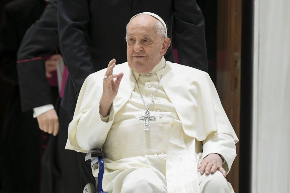 Papa Franjo pozvao na molitvu, uputio sućut muslimanima i kršćanima ubijenima u Burkini Faso